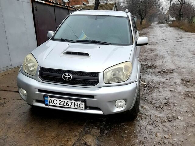 Серый Тойота РАВ 4, объемом двигателя 2 л и пробегом 331 тыс. км за 5500 $, фото 1 на Automoto.ua