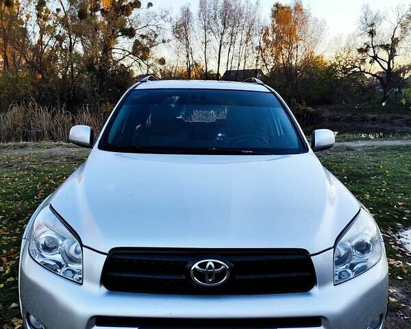 Серый Тойота РАВ 4, объемом двигателя 2.4 л и пробегом 283 тыс. км за 8200 $, фото 1 на Automoto.ua