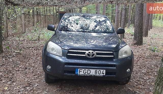 Серый Тойота РАВ 4, объемом двигателя 0 л и пробегом 298 тыс. км за 5500 $, фото 1 на Automoto.ua