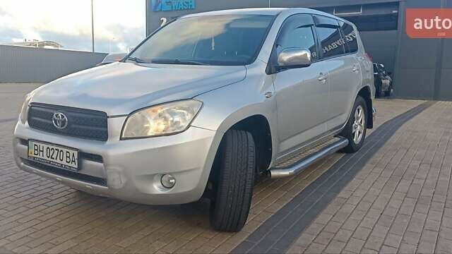 Серый Тойота РАВ 4, объемом двигателя 2.36 л и пробегом 213 тыс. км за 8500 $, фото 1 на Automoto.ua