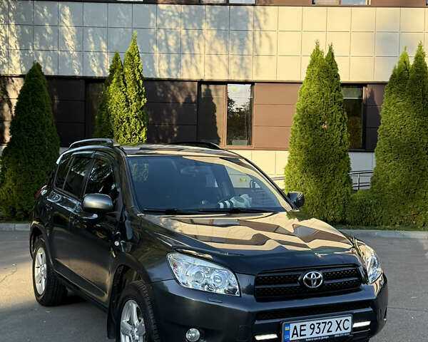 Серый Тойота РАВ 4, объемом двигателя 2 л и пробегом 149 тыс. км за 9500 $, фото 1 на Automoto.ua