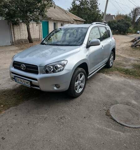 Сірий Тойота РАВ 4, об'ємом двигуна 2 л та пробігом 205 тис. км за 9500 $, фото 1 на Automoto.ua