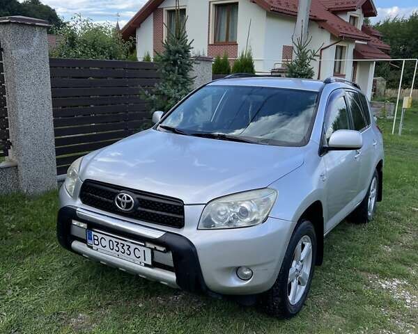 Серый Тойота РАВ 4, объемом двигателя 2.2 л и пробегом 264 тыс. км за 7500 $, фото 1 на Automoto.ua