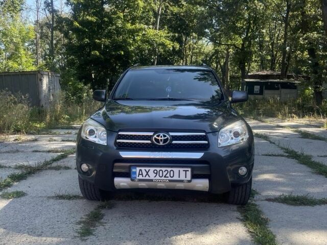 Сірий Тойота РАВ 4, об'ємом двигуна 2 л та пробігом 228 тис. км за 9000 $, фото 1 на Automoto.ua