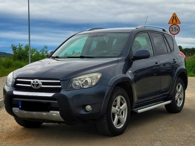 Серый Тойота РАВ 4, объемом двигателя 2 л и пробегом 267 тыс. км за 2700 $, фото 1 на Automoto.ua