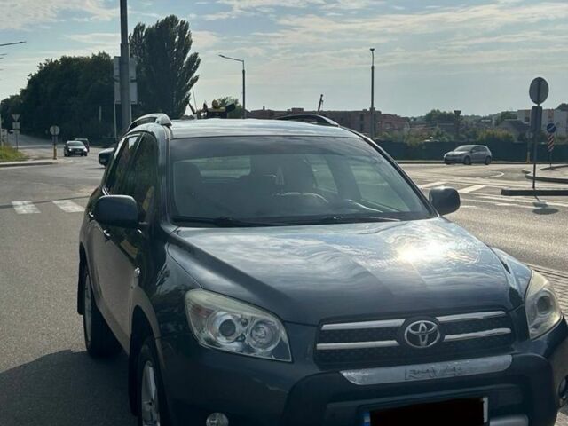 Сірий Тойота РАВ 4, об'ємом двигуна 2 л та пробігом 223 тис. км за 10000 $, фото 1 на Automoto.ua
