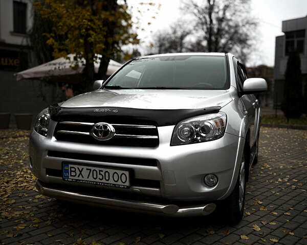 Серый Тойота РАВ 4, объемом двигателя 2.2 л и пробегом 271 тыс. км за 9500 $, фото 1 на Automoto.ua