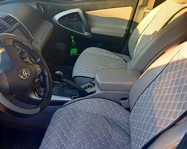 Серый Тойота РАВ 4, объемом двигателя 2.4 л и пробегом 270 тыс. км за 8400 $, фото 1 на Automoto.ua