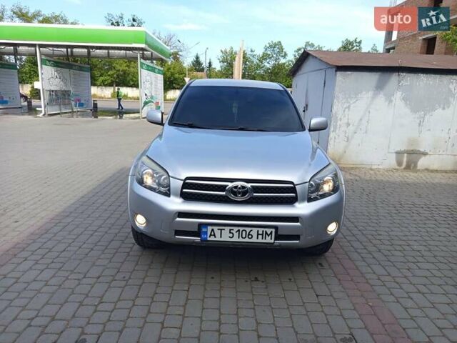 Серый Тойота РАВ 4, объемом двигателя 2.2 л и пробегом 257 тыс. км за 9000 $, фото 1 на Automoto.ua