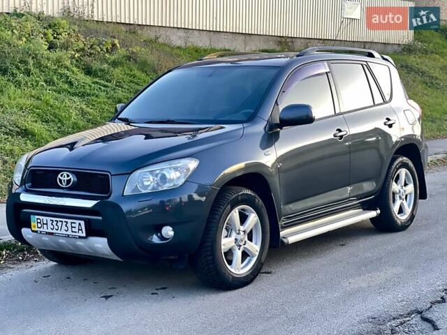 Серый Тойота РАВ 4, объемом двигателя 2 л и пробегом 174 тыс. км за 9600 $, фото 1 на Automoto.ua
