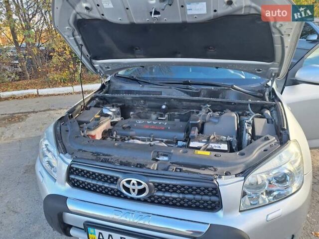 Серый Тойота РАВ 4, объемом двигателя 2 л и пробегом 146 тыс. км за 10600 $, фото 1 на Automoto.ua