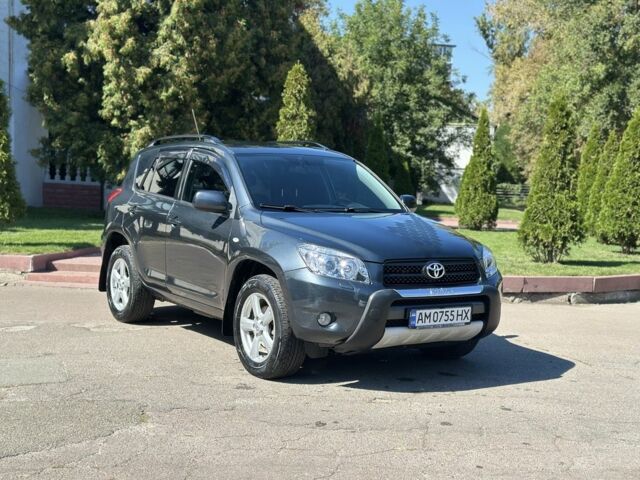 Серый Тойота РАВ 4, объемом двигателя 2 л и пробегом 250 тыс. км за 8650 $, фото 1 на Automoto.ua