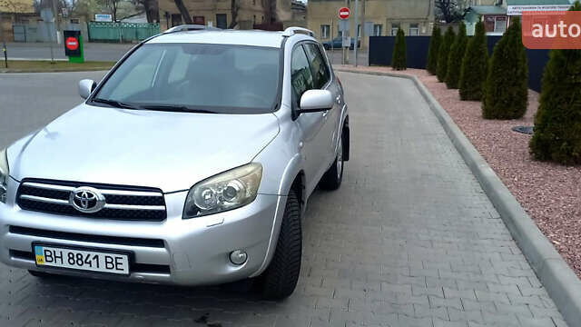 Сірий Тойота РАВ 4, об'ємом двигуна 2.4 л та пробігом 194 тис. км за 11900 $, фото 1 на Automoto.ua