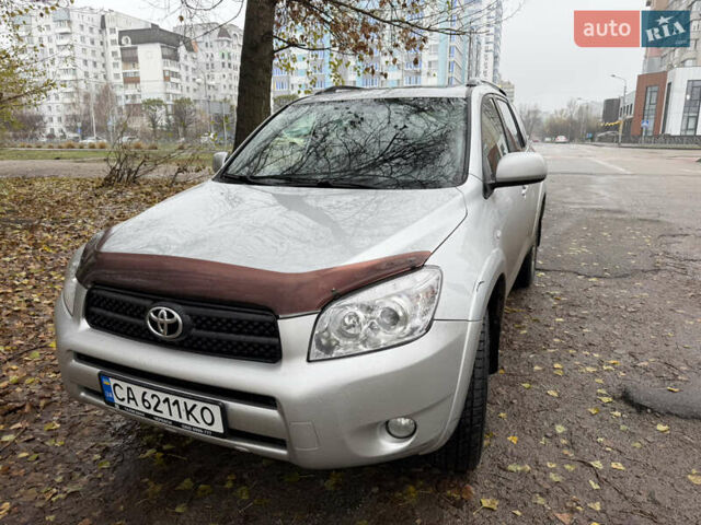 Серый Тойота РАВ 4, объемом двигателя 2.4 л и пробегом 174 тыс. км за 11700 $, фото 1 на Automoto.ua