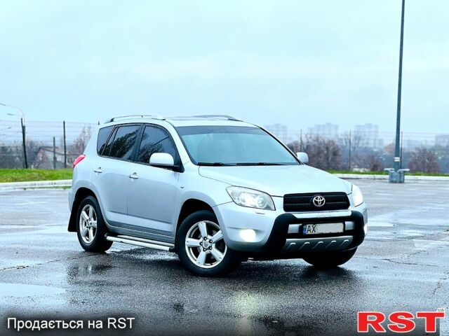 Серый Тойота РАВ 4, объемом двигателя 2 л и пробегом 226 тыс. км за 7999 $, фото 1 на Automoto.ua