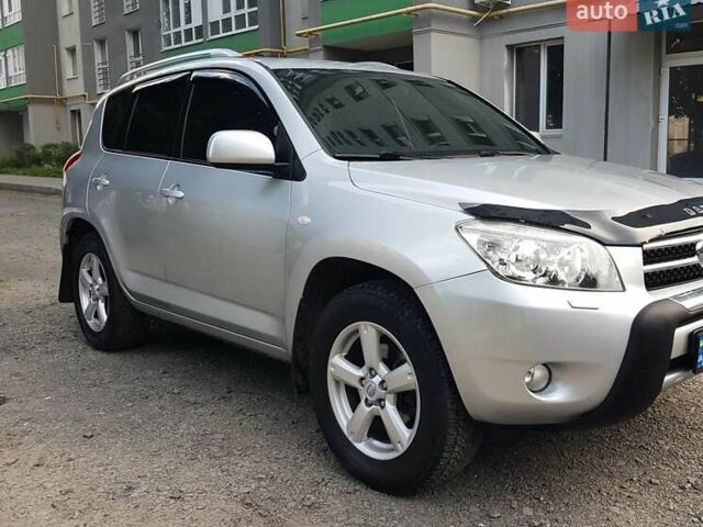 Сірий Тойота РАВ 4, об'ємом двигуна 0 л та пробігом 208 тис. км за 9000 $, фото 1 на Automoto.ua