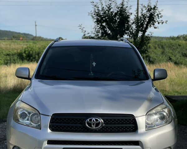 Серый Тойота РАВ 4, объемом двигателя 2.23 л и пробегом 291 тыс. км за 8600 $, фото 1 на Automoto.ua