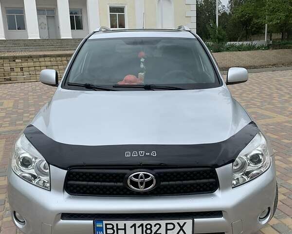 Серый Тойота РАВ 4, объемом двигателя 2 л и пробегом 186 тыс. км за 9800 $, фото 1 на Automoto.ua