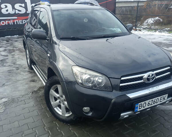 Тойота РАВ 4 2007 у Теребовле на Automoto.ua Сірий Тойота РАВ 4, об'ємом двигуна 2.2 л та пробігом 263 тис. км за 9200 $, фото 1 на Automoto.ua