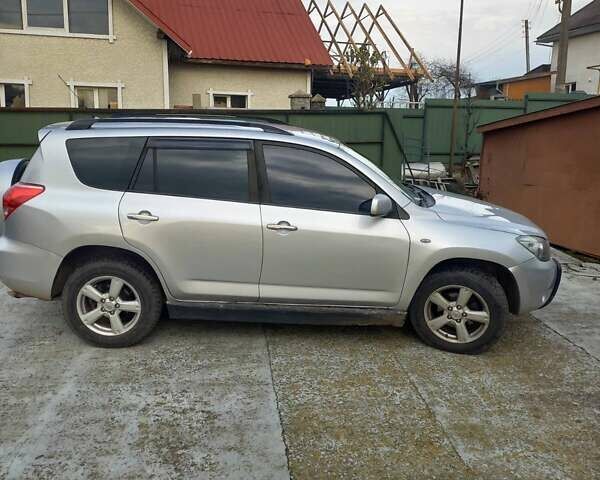 Серый Тойота РАВ 4, объемом двигателя 0 л и пробегом 283 тыс. км за 7800 $, фото 1 на Automoto.ua