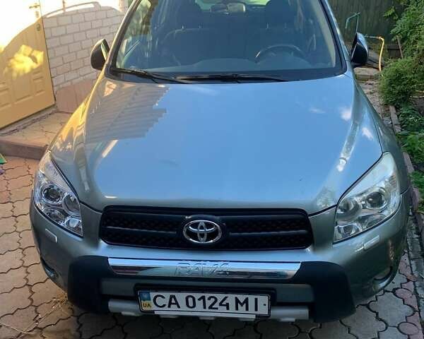 Серый Тойота РАВ 4, объемом двигателя 0 л и пробегом 102 тыс. км за 12000 $, фото 1 на Automoto.ua