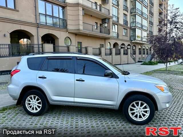 Серый Тойота РАВ 4, объемом двигателя 2.4 л и пробегом 230 тыс. км за 9300 $, фото 1 на Automoto.ua