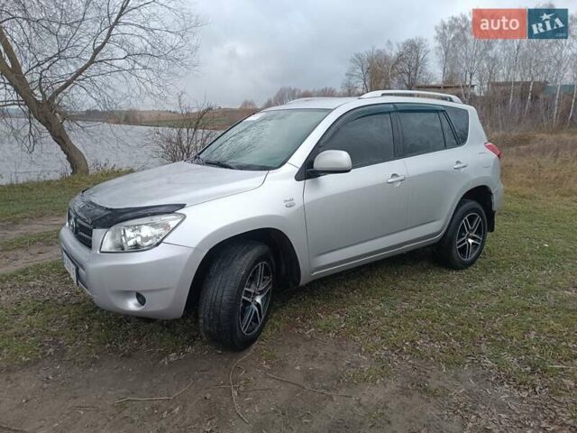 Серый Тойота РАВ 4, объемом двигателя 2.2 л и пробегом 284 тыс. км за 8200 $, фото 1 на Automoto.ua