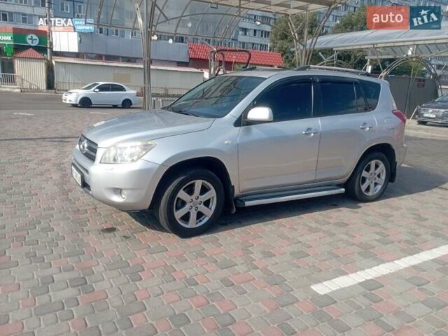 Серый Тойота РАВ 4, объемом двигателя 2 л и пробегом 203 тыс. км за 7999 $, фото 1 на Automoto.ua