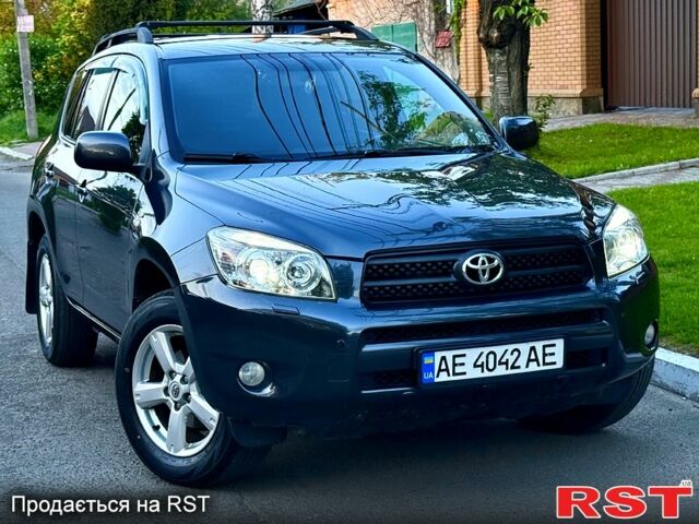 Сірий Тойота РАВ 4, об'ємом двигуна 22 л та пробігом 180 тис. км за 8000 $, фото 1 на Automoto.ua