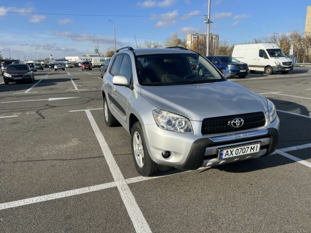 Серый Тойота РАВ 4, объемом двигателя 0 л и пробегом 279 тыс. км за 10100 $, фото 1 на Automoto.ua