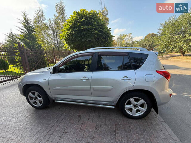 Серый Тойота РАВ 4, объемом двигателя 2 л и пробегом 240 тыс. км за 8700 $, фото 1 на Automoto.ua