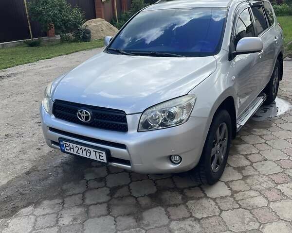 Серый Тойота РАВ 4, объемом двигателя 2.36 л и пробегом 190 тыс. км за 10300 $, фото 1 на Automoto.ua