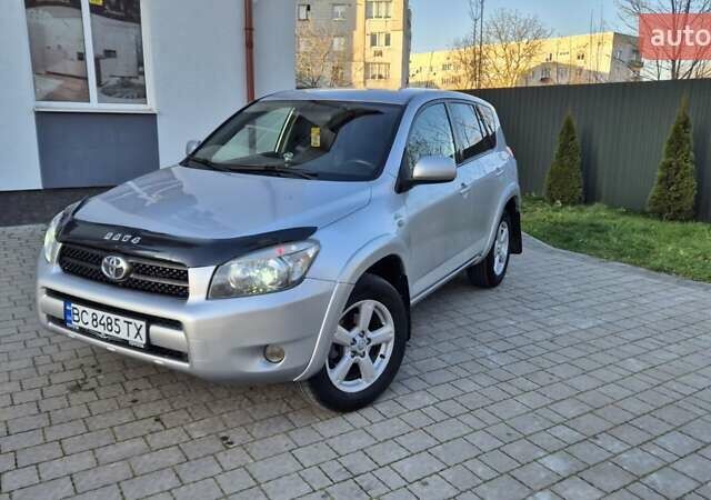 Серый Тойота РАВ 4, объемом двигателя 2.23 л и пробегом 293 тыс. км за 7999 $, фото 1 на Automoto.ua