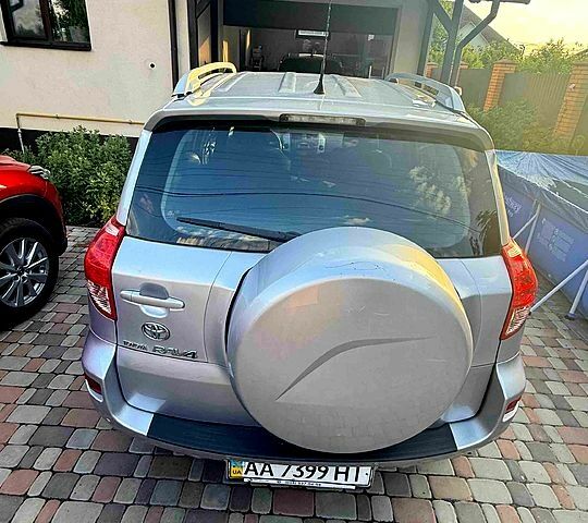 Серый Тойота РАВ 4, объемом двигателя 2 л и пробегом 267 тыс. км за 10950 $, фото 1 на Automoto.ua