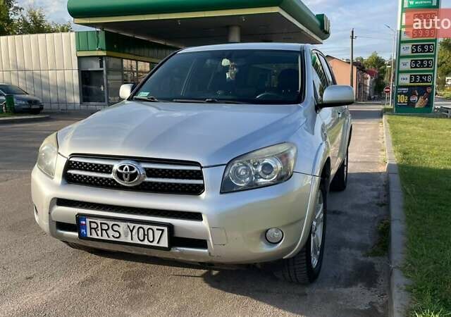 Серый Тойота РАВ 4, объемом двигателя 2.2 л и пробегом 314 тыс. км за 4500 $, фото 1 на Automoto.ua
