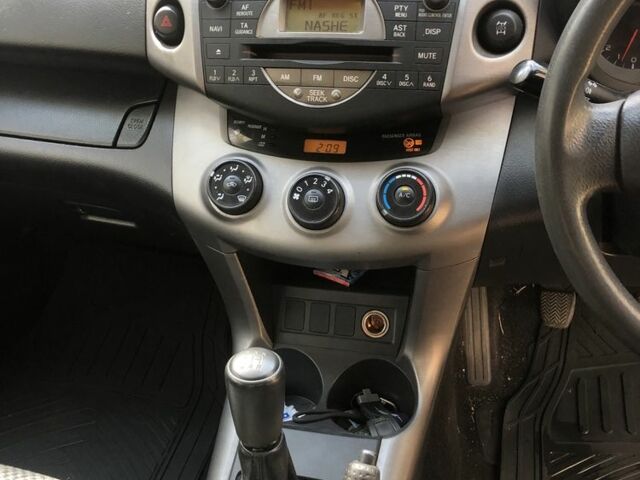 Серый Тойота РАВ 4, объемом двигателя 2 л и пробегом 242 тыс. км за 4500 $, фото 1 на Automoto.ua