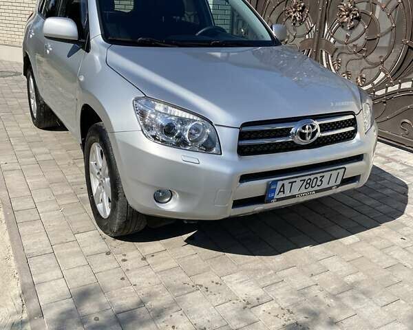 Серый Тойота РАВ 4, объемом двигателя 2 л и пробегом 158 тыс. км за 10800 $, фото 1 на Automoto.ua