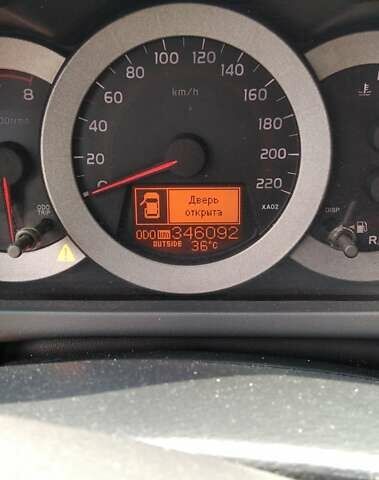 Серый Тойота РАВ 4, объемом двигателя 2 л и пробегом 346 тыс. км за 11000 $, фото 1 на Automoto.ua