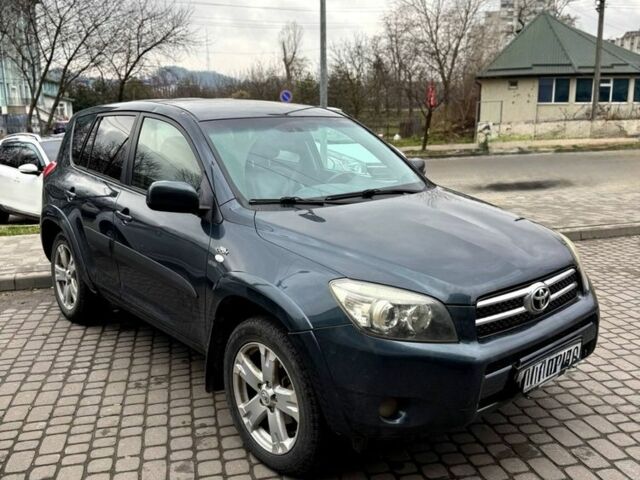 Серый Тойота РАВ 4, объемом двигателя 2.2 л и пробегом 280 тыс. км за 5500 $, фото 1 на Automoto.ua