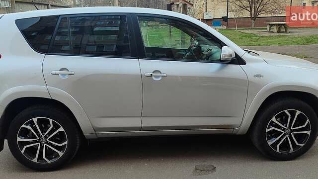 Серый Тойота РАВ 4, объемом двигателя 2.23 л и пробегом 245 тыс. км за 12500 $, фото 1 на Automoto.ua