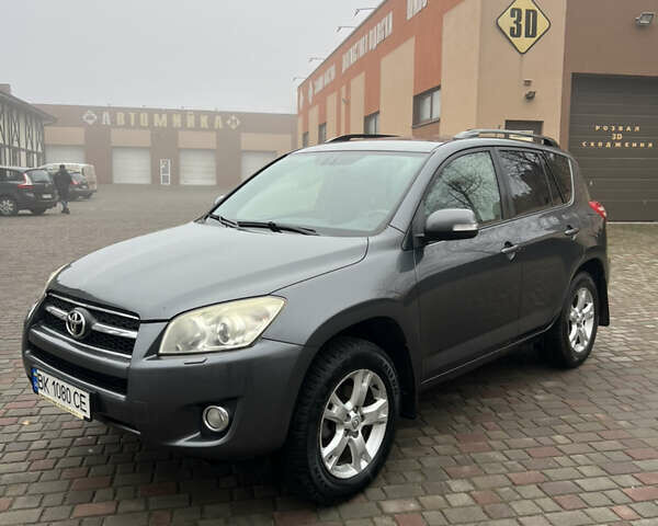 Сірий Тойота РАВ 4, об'ємом двигуна 2 л та пробігом 225 тис. км за 11500 $, фото 1 на Automoto.ua