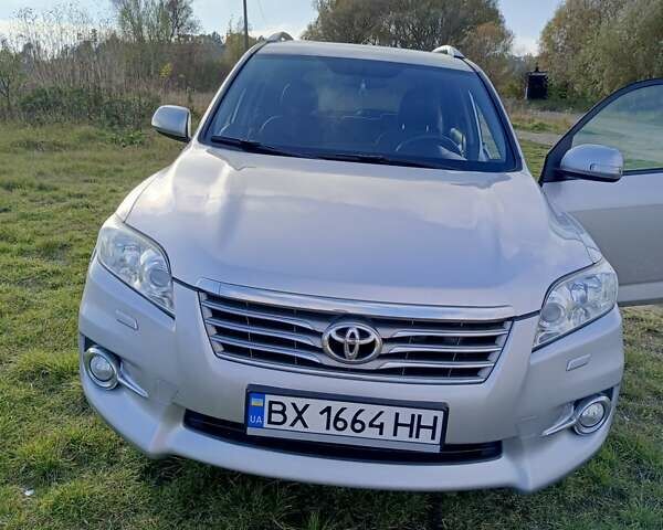 Серый Тойота РАВ 4, объемом двигателя 2.2 л и пробегом 258 тыс. км за 11700 $, фото 1 на Automoto.ua