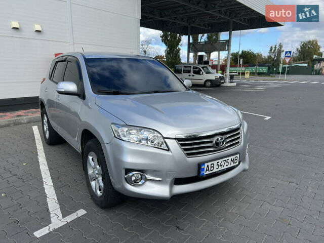 Серый Тойота РАВ 4, объемом двигателя 2.2 л и пробегом 291 тыс. км за 10699 $, фото 1 на Automoto.ua