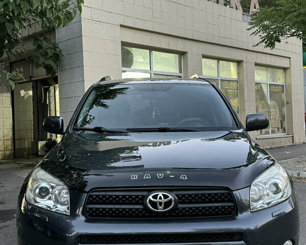 Серый Тойота РАВ 4, объемом двигателя 2.23 л и пробегом 217 тыс. км за 10900 $, фото 1 на Automoto.ua