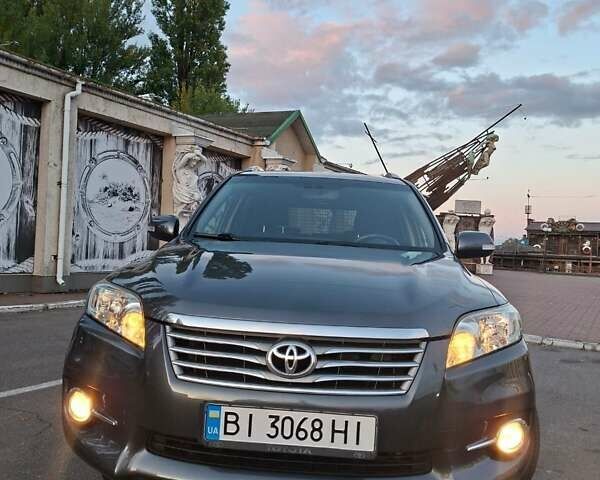 Серый Тойота РАВ 4, объемом двигателя 2.2 л и пробегом 230 тыс. км за 11500 $, фото 1 на Automoto.ua