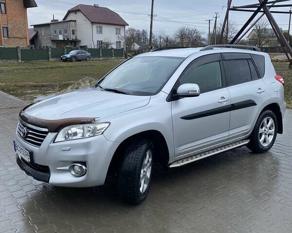 Серый Тойота РАВ 4, объемом двигателя 2 л и пробегом 211 тыс. км за 11000 $, фото 1 на Automoto.ua