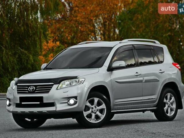 Сірий Тойота РАВ 4, об'ємом двигуна 2 л та пробігом 143 тис. км за 12800 $, фото 1 на Automoto.ua