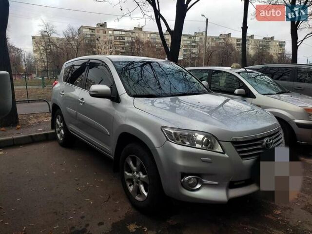 Серый Тойота РАВ 4, объемом двигателя 2 л и пробегом 175 тыс. км за 13500 $, фото 1 на Automoto.ua