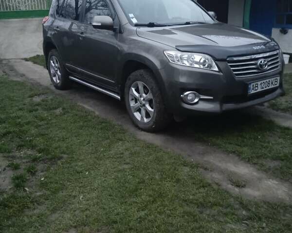 Серый Тойота РАВ 4, объемом двигателя 2.23 л и пробегом 180 тыс. км за 11500 $, фото 1 на Automoto.ua