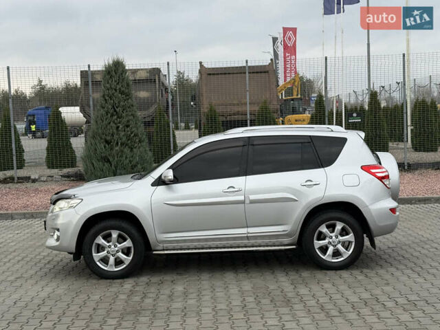 Серый Тойота РАВ 4, объемом двигателя 2 л и пробегом 140 тыс. км за 13500 $, фото 1 на Automoto.ua